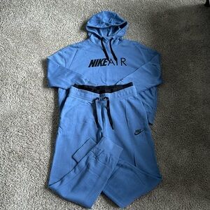 Nike Woman’s Sweatsuit
